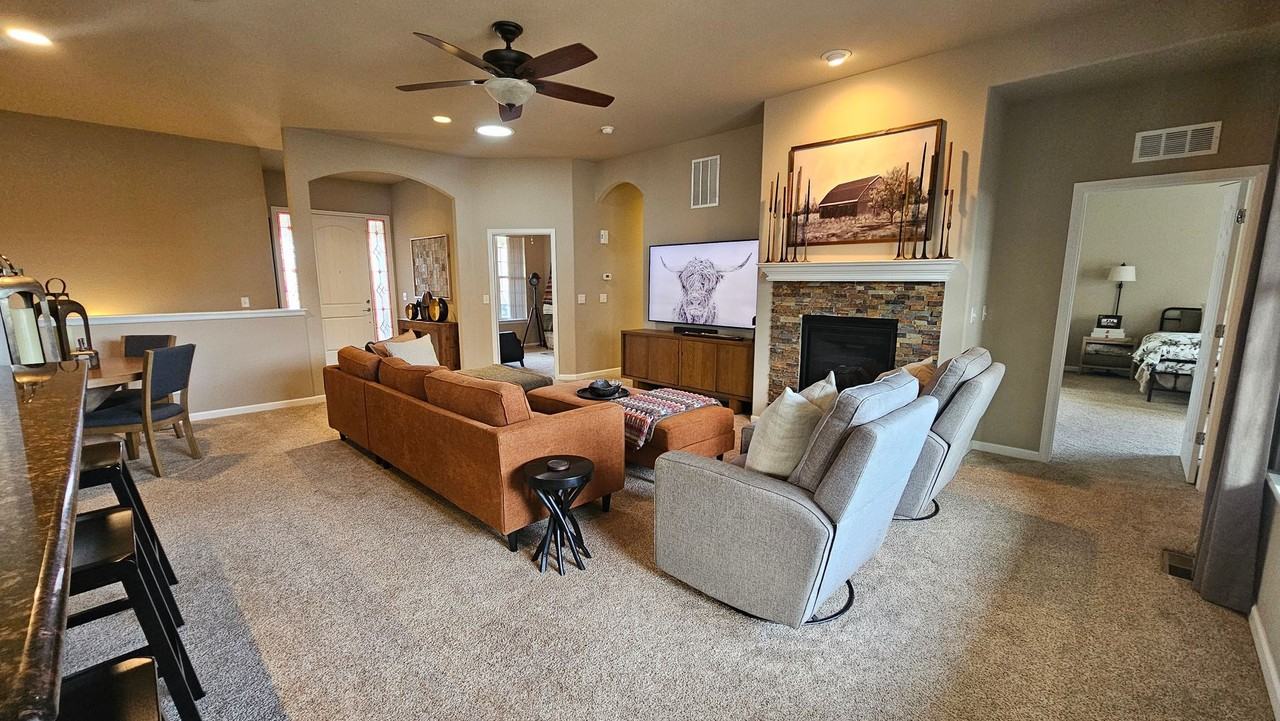 4420 Crystal Dr - Photo 3 of 21