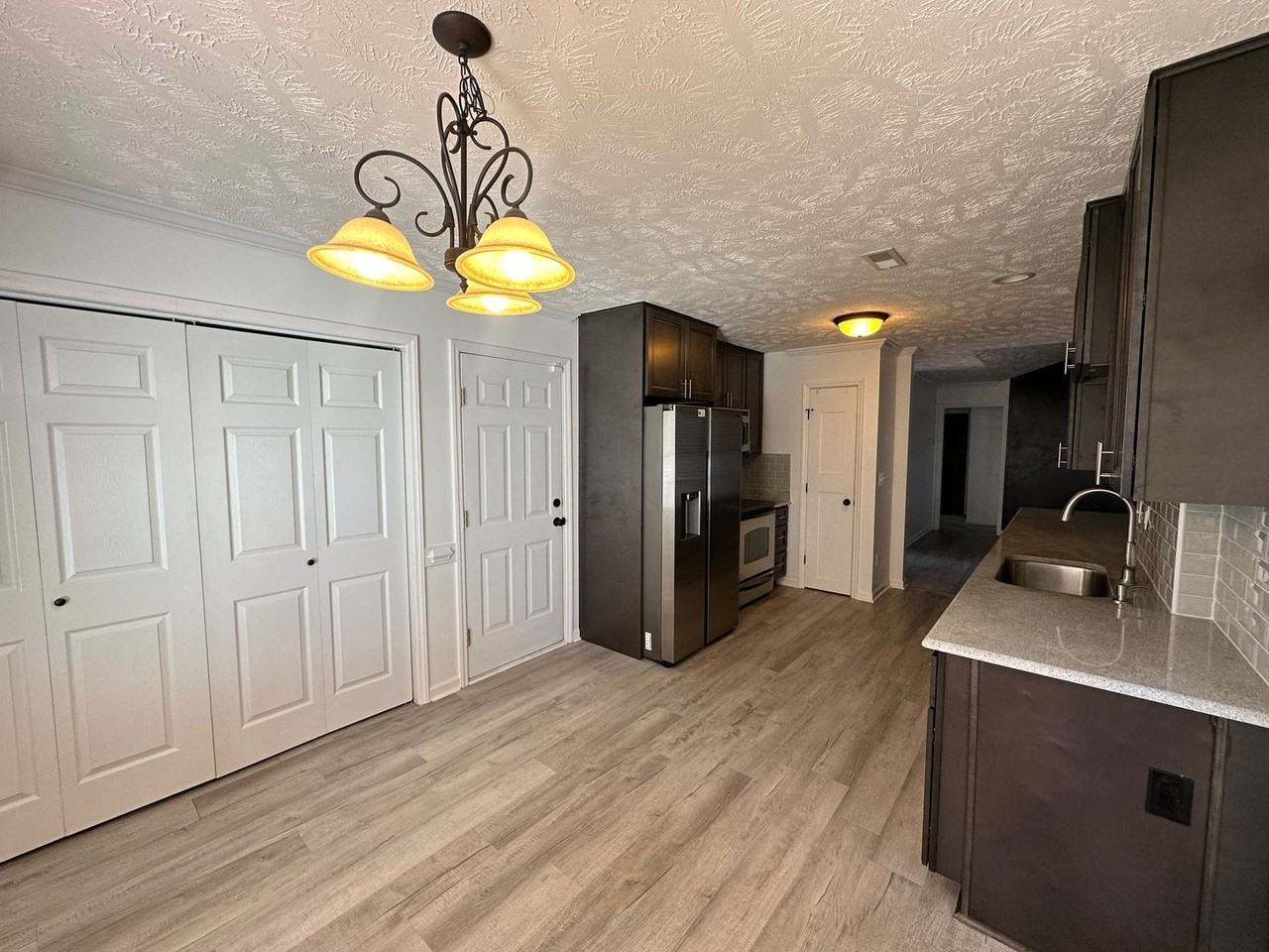 1677 Kershaw Loop - Photo 2 of 25