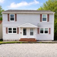 featured image of 851 Forest Dr