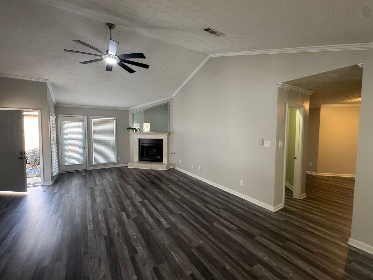 137 Hillabee Ct - Photo 4 of 43