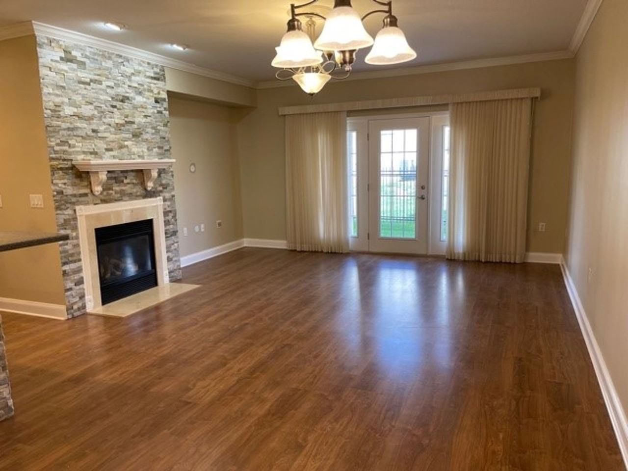 3804 Thornhill Cir - Photo 4 of 9