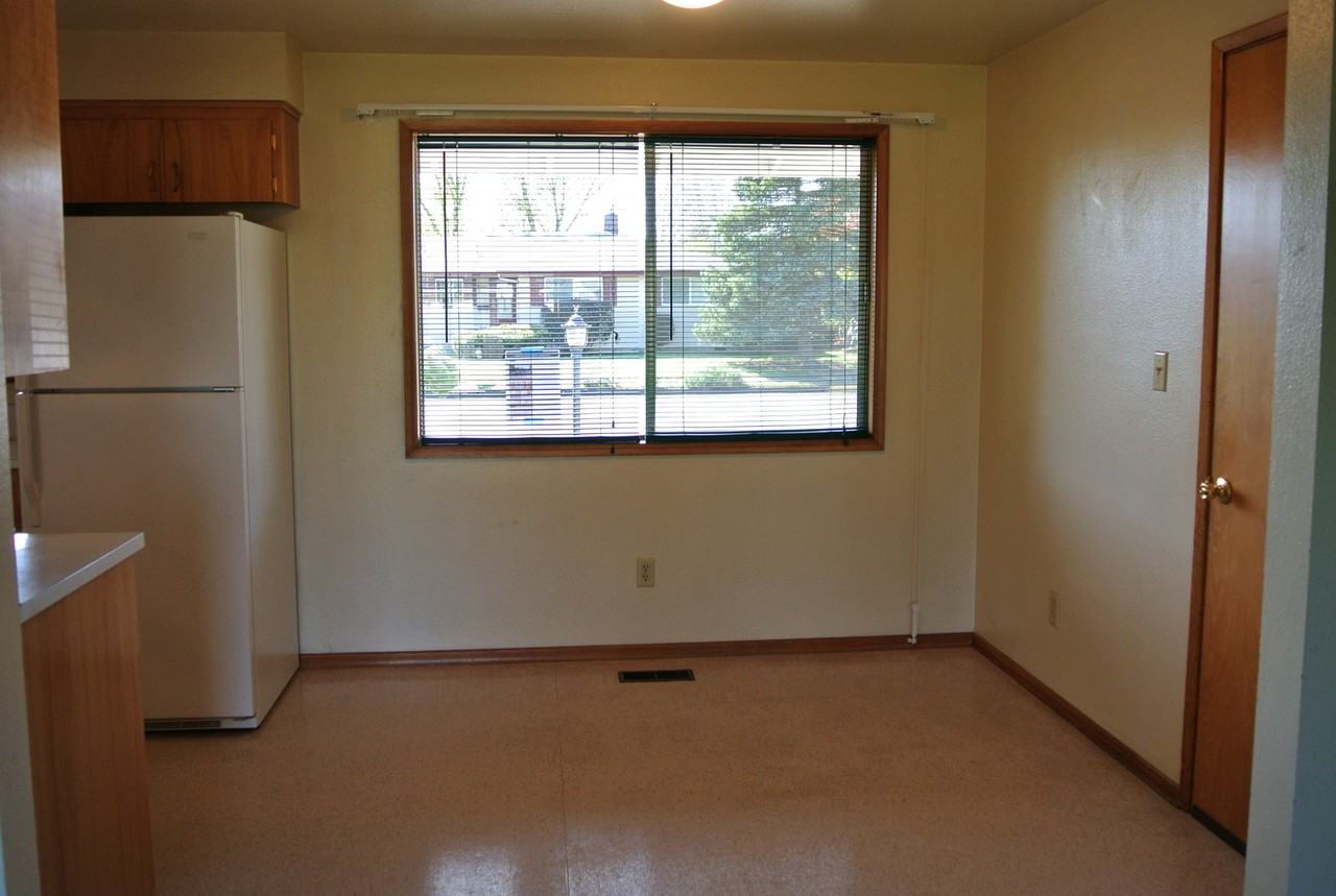 2247 Nw Dixon St - Photo 4 of 11