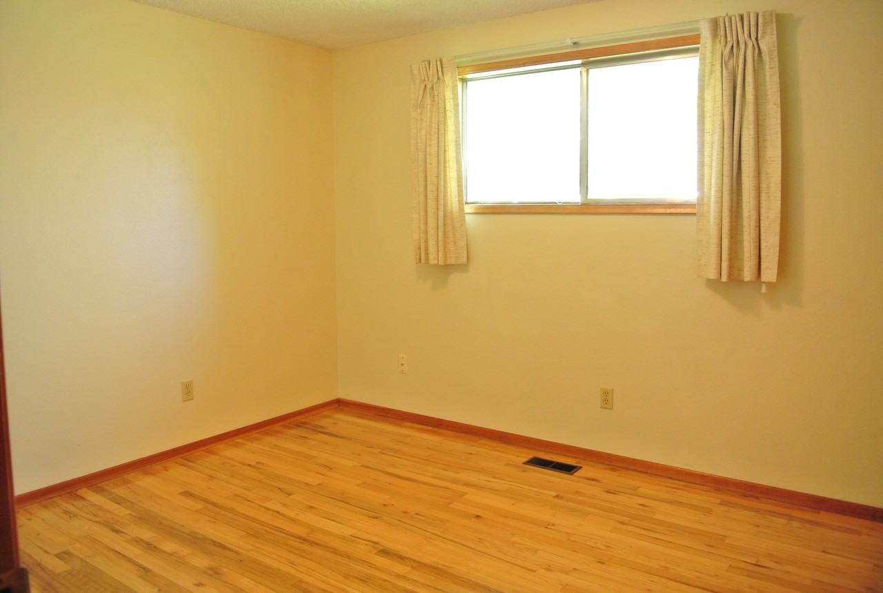 2247 Nw Dixon St - Photo 7 of 11