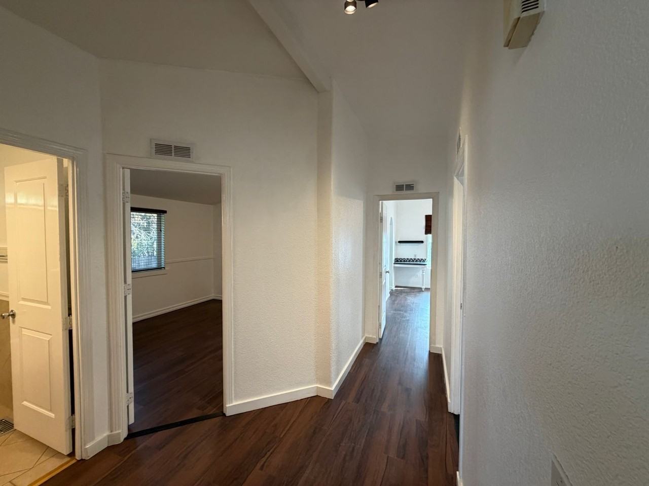 412 Saint James Pl Sw - Photo 7 of 35