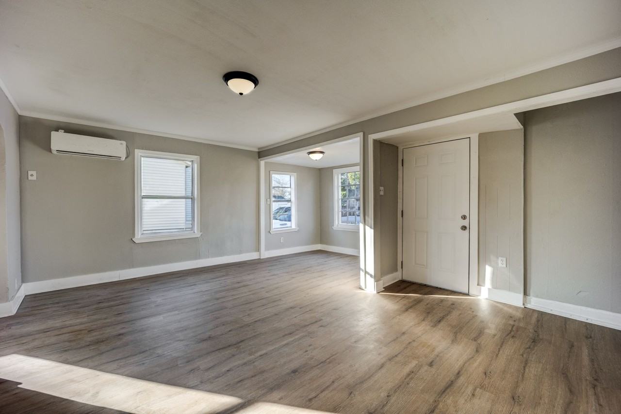 3008 Alabama Ave - Photo 2 of 13