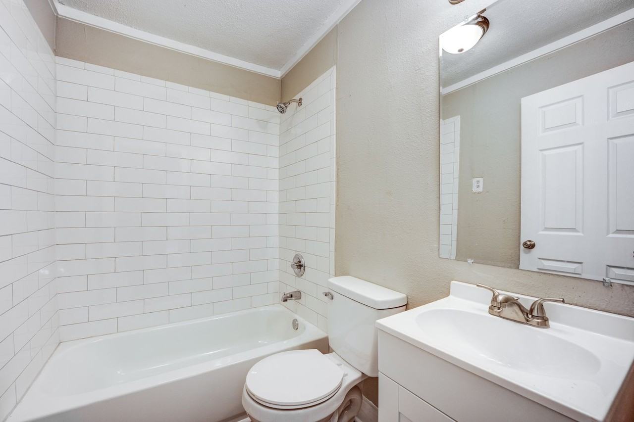 3008 Alabama Ave - Photo 3 of 13