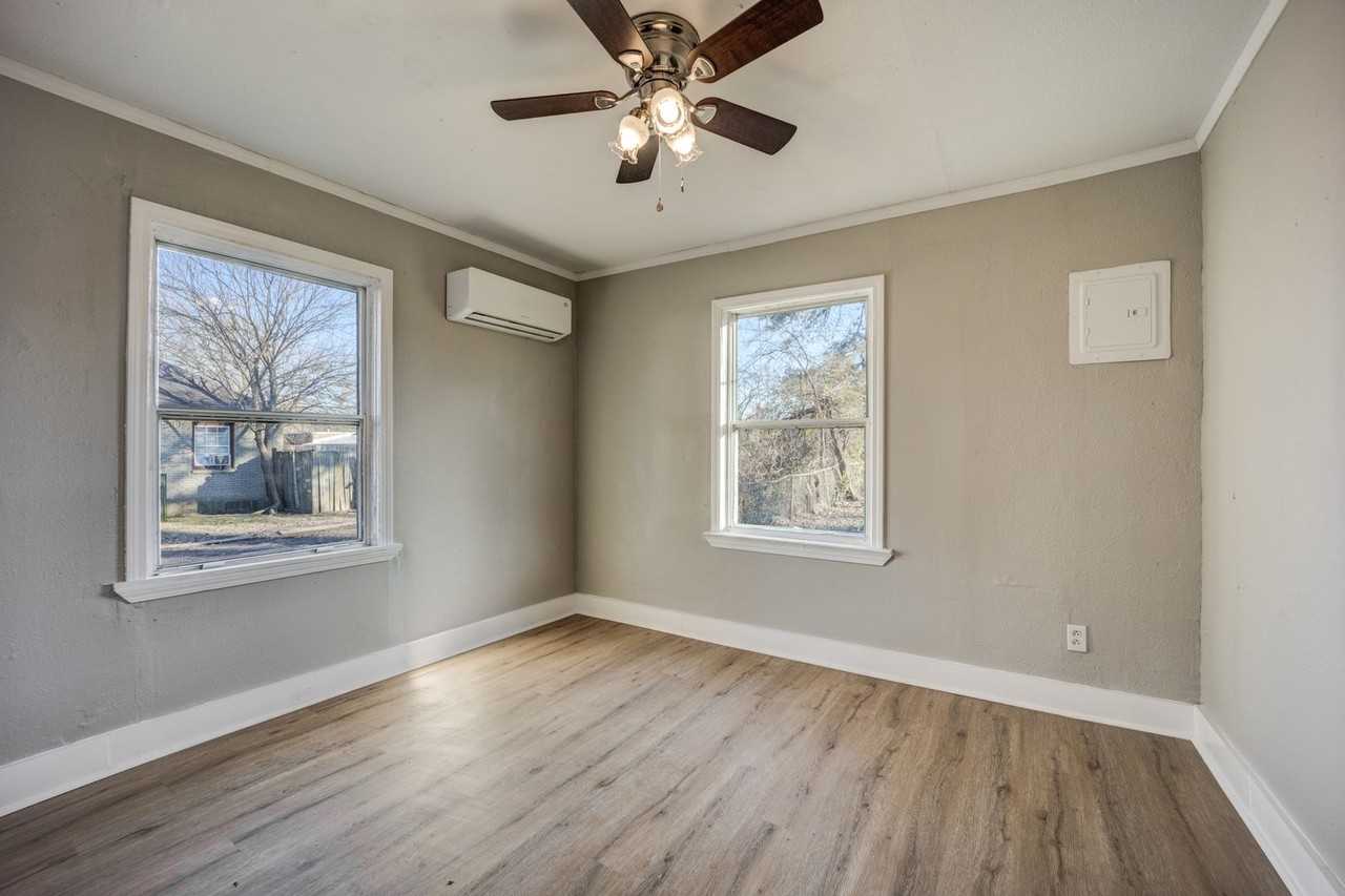 3008 Alabama Ave - Photo 4 of 13