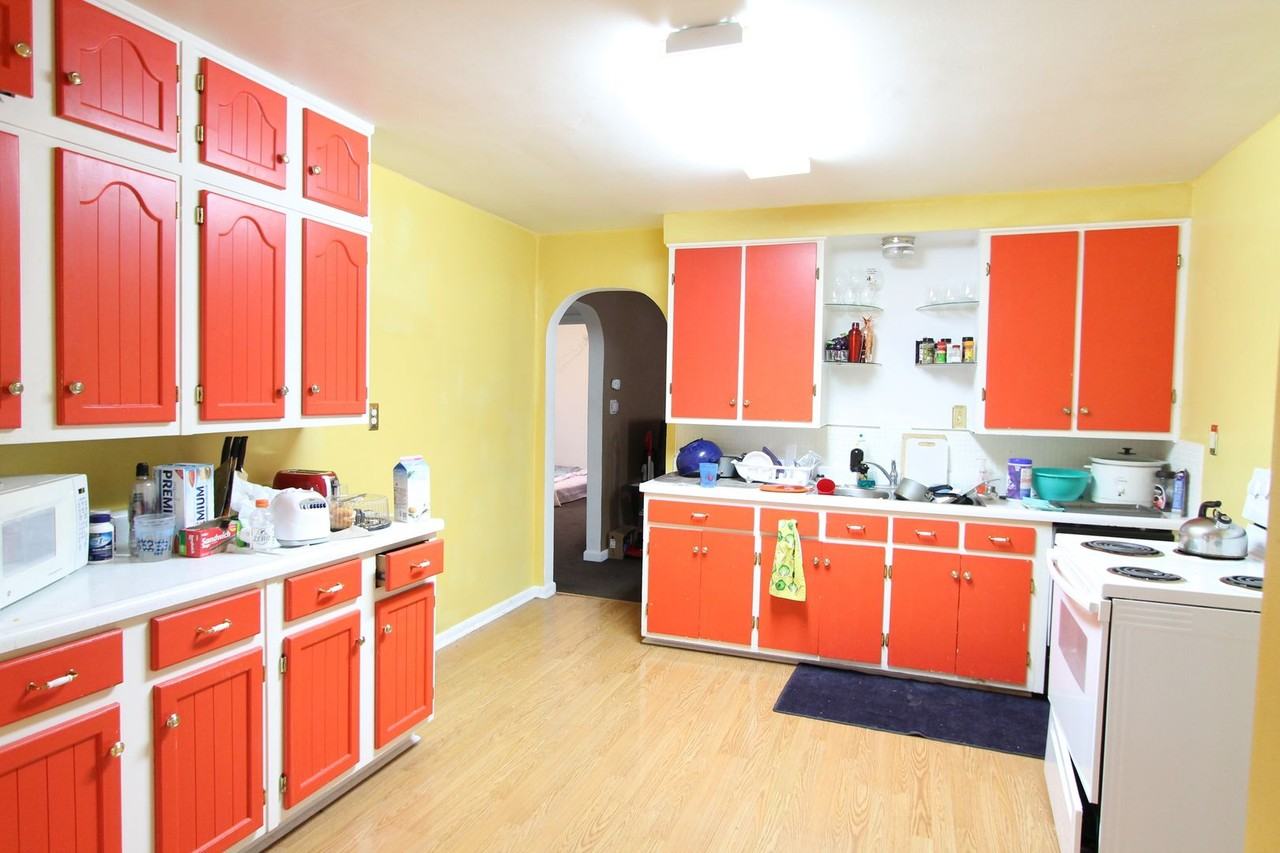 2001 N Maplewood Ave - Photo 2 of 10