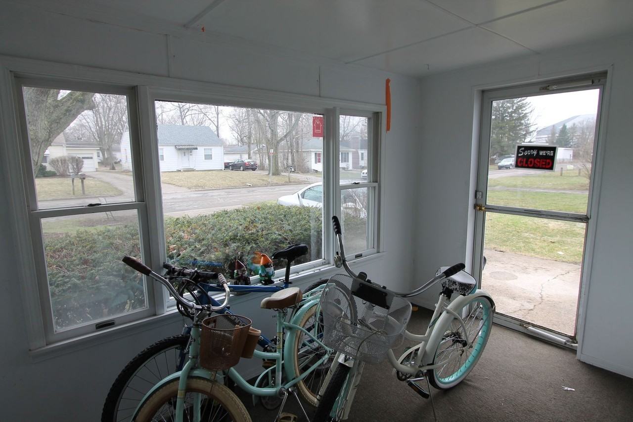 2001 N Maplewood Ave - Photo 5 of 10