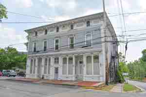 featured image of 421 Canal St