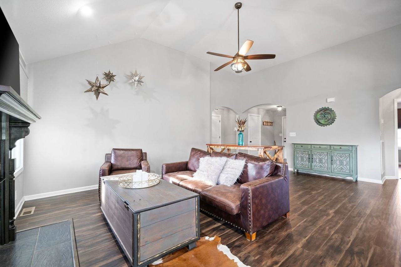 1486 Trainer Rd - Photo 4 of 35