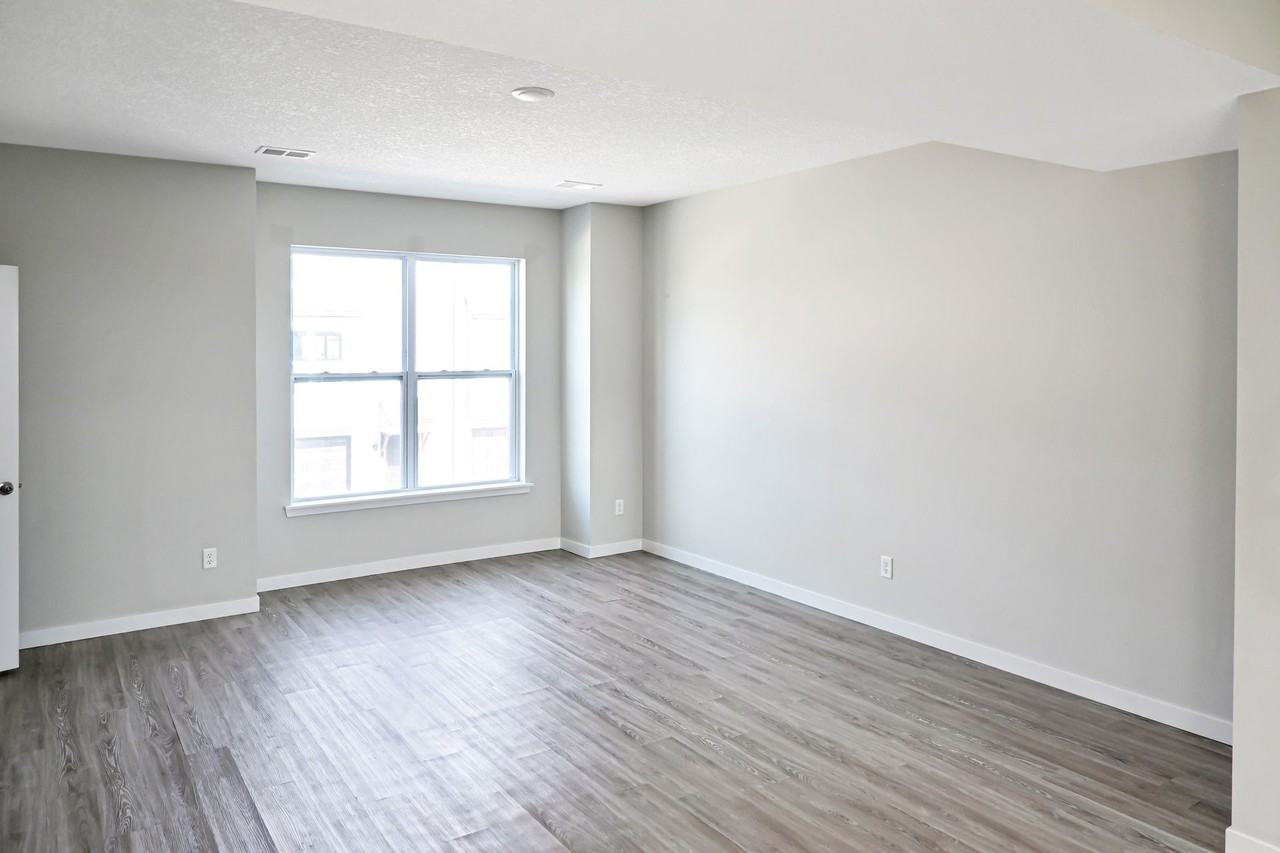 4062 E 55th St - Photo 6 of 14