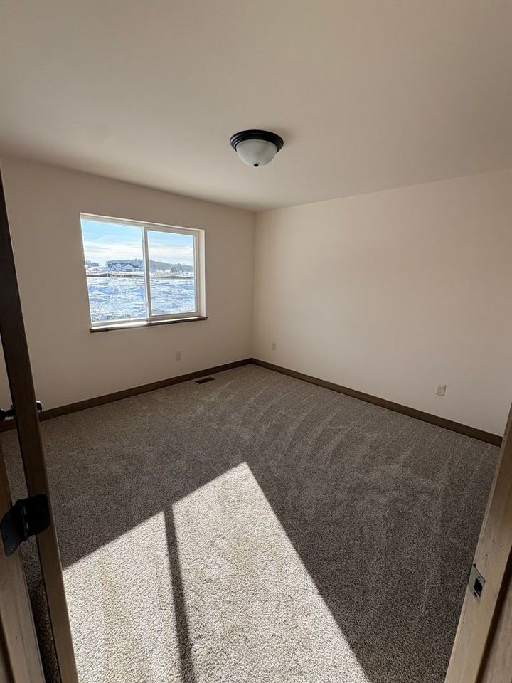 228 E Randall Rd - Photo 3 of 10