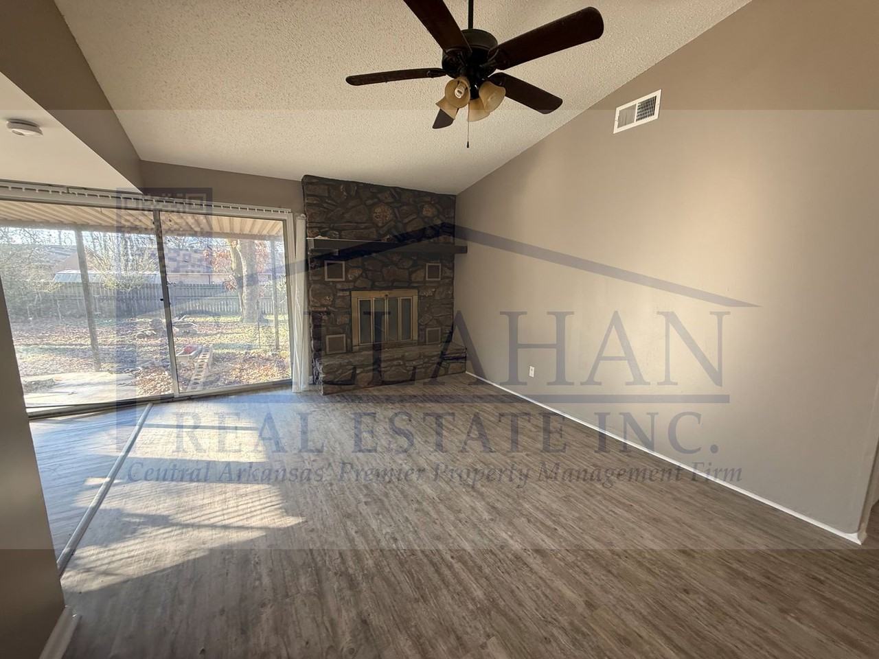 5712 Woodridge Ln - Photo 3 of 18