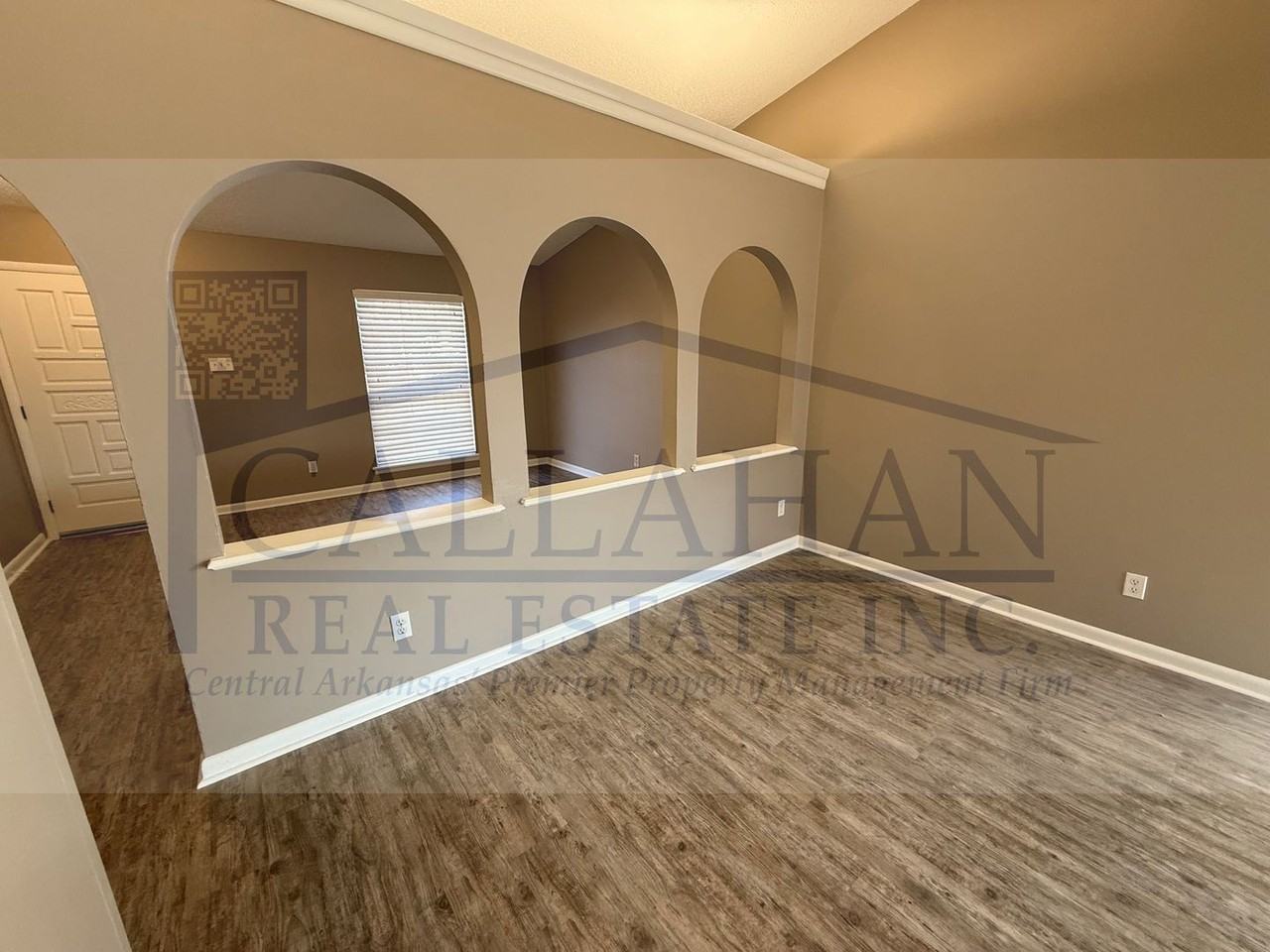 5712 Woodridge Ln - Photo 4 of 18