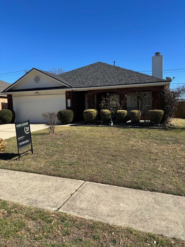 1403 Haley Gray Dr - Photo 3 of 33