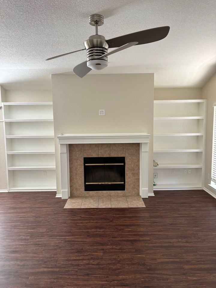 1403 Haley Gray Dr - Photo 5 of 33