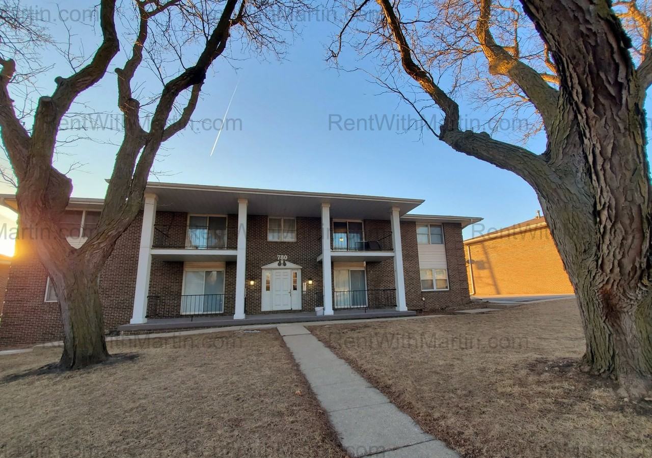 780 Russell Rd - Photo 2 of 24