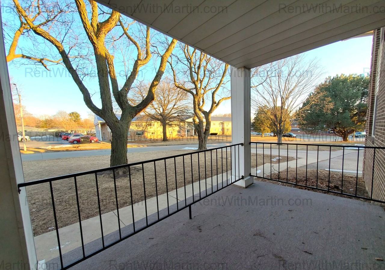 780 Russell Rd - Photo 5 of 24