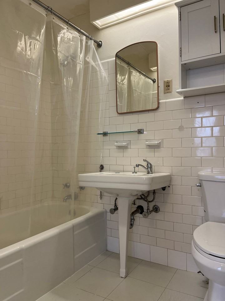 Cayuga Apartments - Photo 5 of 41