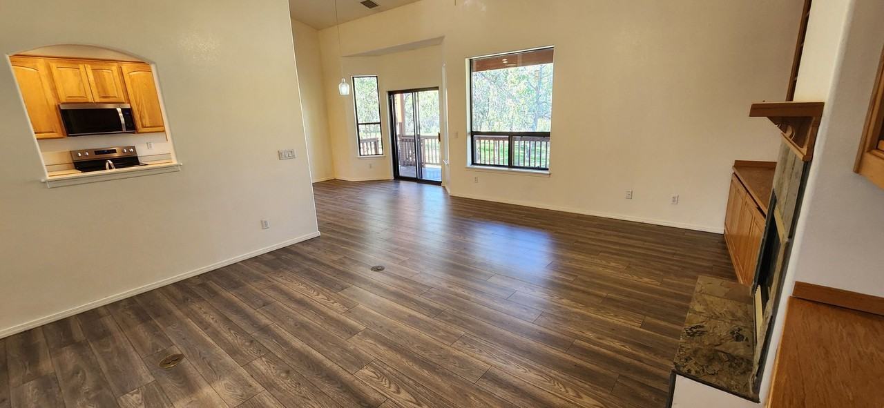 502 W Locust Rd - Photo 5 of 17