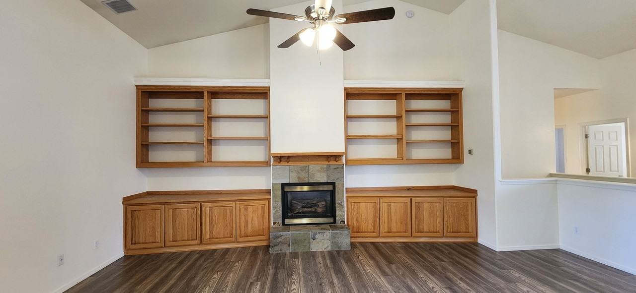 502 W Locust Rd - Photo 6 of 17