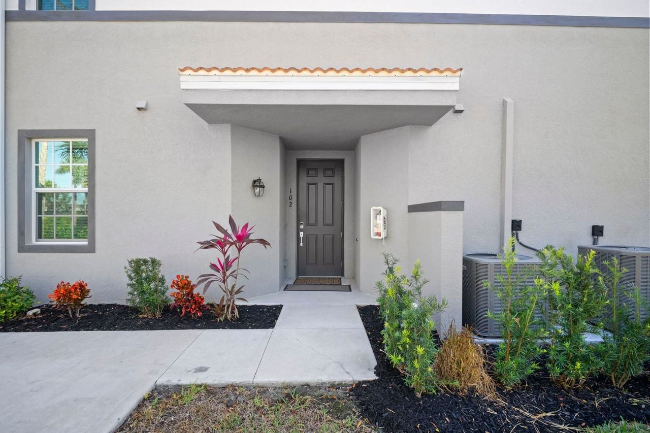 12000 Lease only 12000 Santaluz Dr #102 - Photo 4 of 36