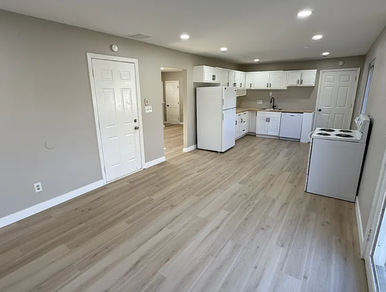 1412 Wolf Ct - Photo 2 of 13