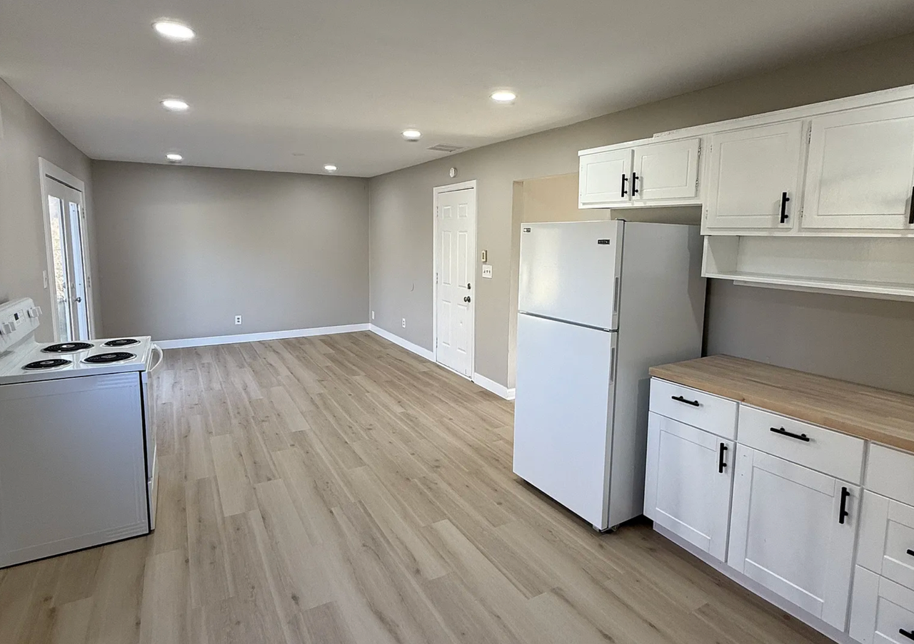 1412 Wolf Ct - Photo 3 of 13