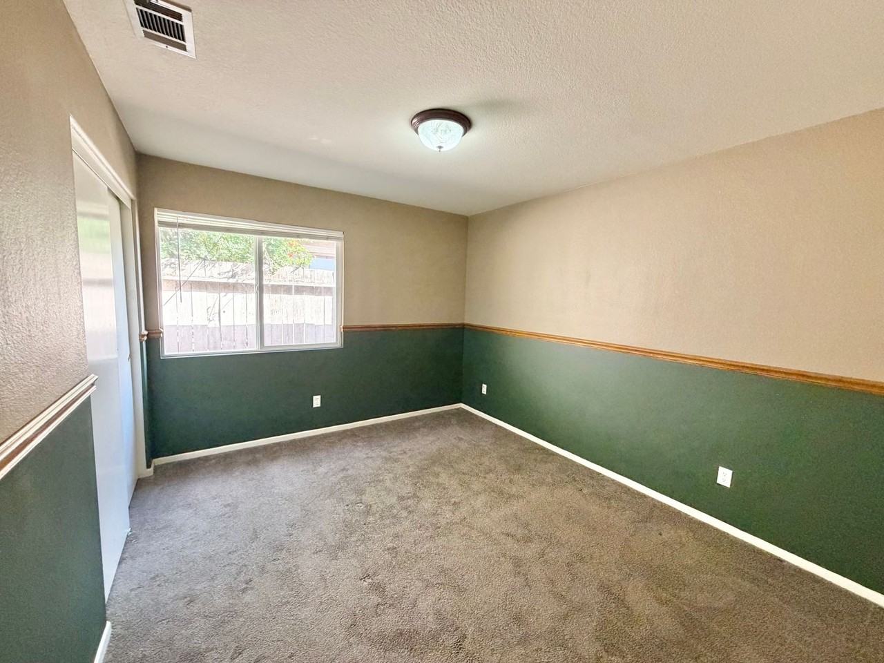 825 Socin Ct - Photo 5 of 10