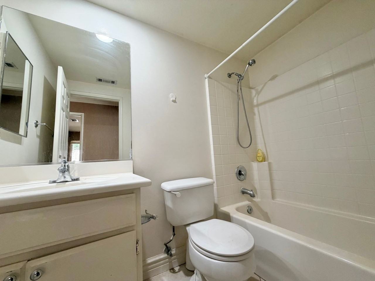 825 Socin Ct - Photo 6 of 10