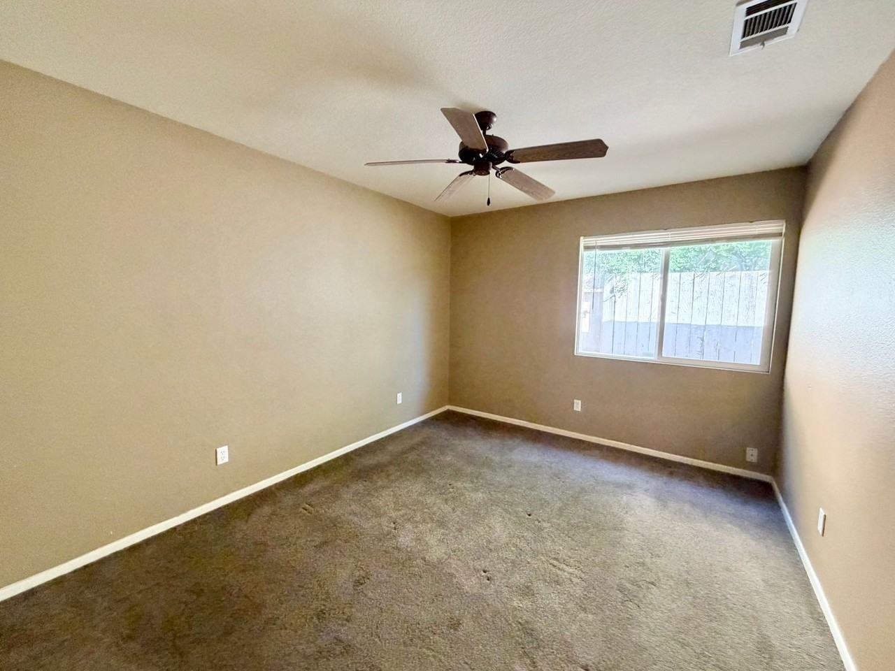 825 Socin Ct - Photo 7 of 10