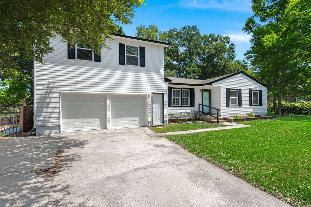 2720 N Oakridge Cir - Photo 2 of 36