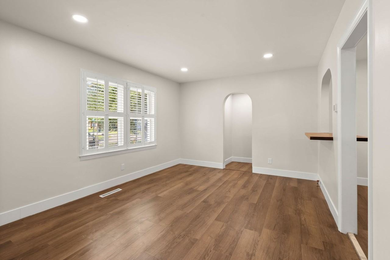 2720 N Oakridge Cir - Photo 6 of 36