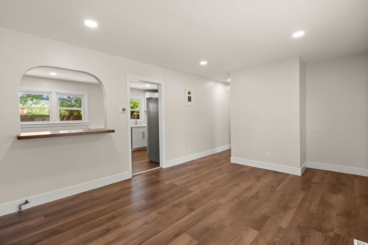 2720 N Oakridge Cir - Photo 7 of 36