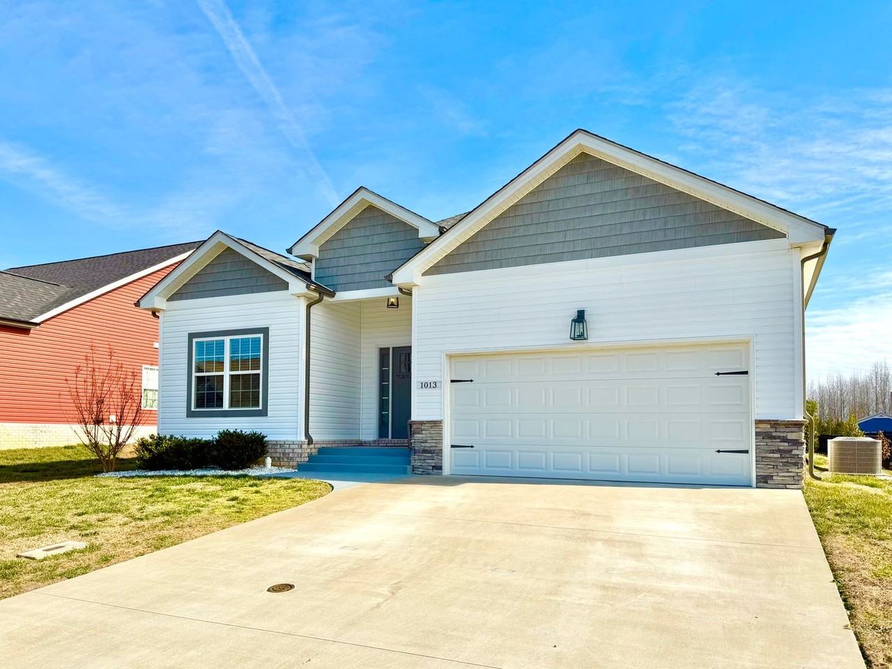 1013 Berry Bnd - Photo 2 of 50