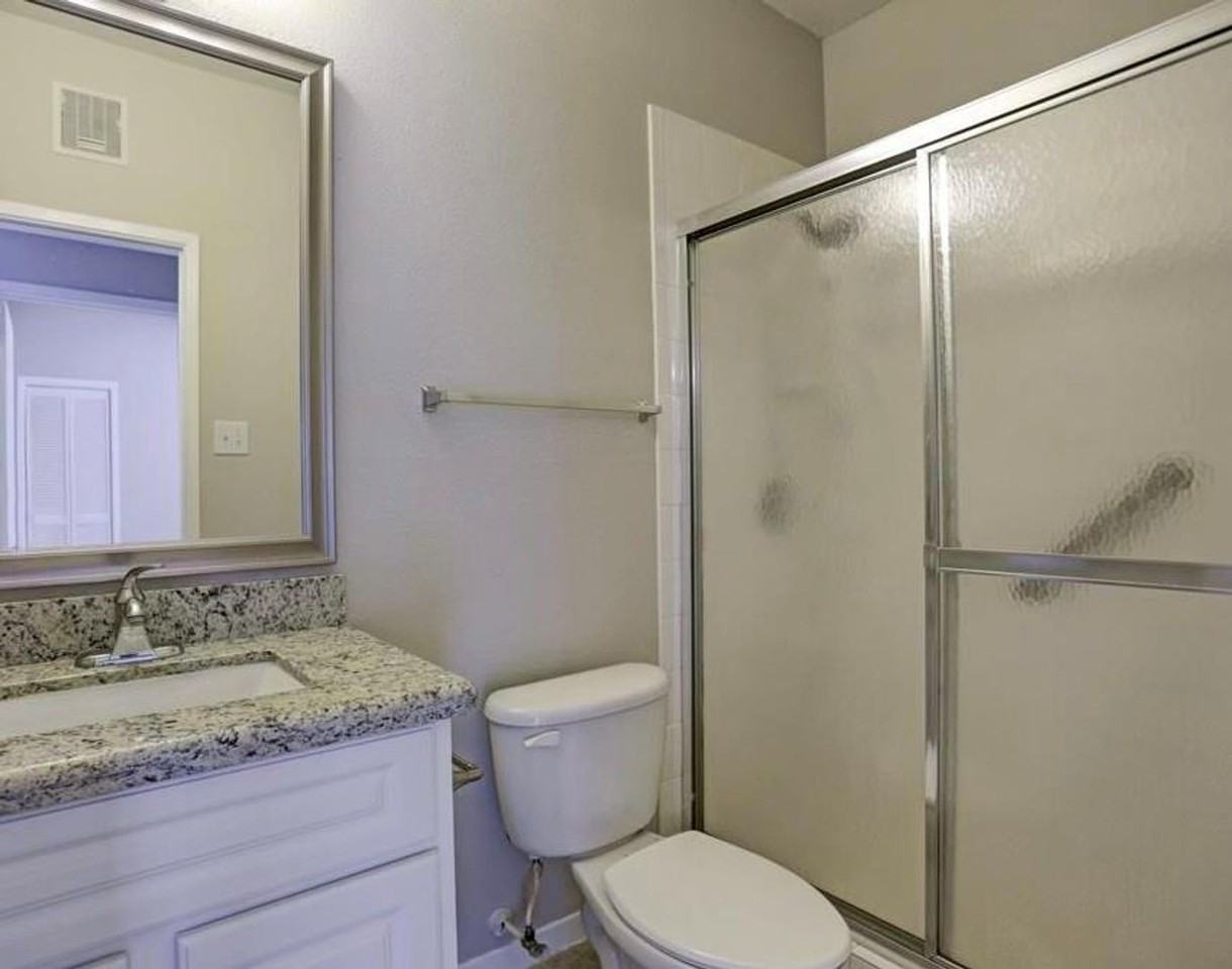 4041 Drake St #116 - Photo 6 of 9