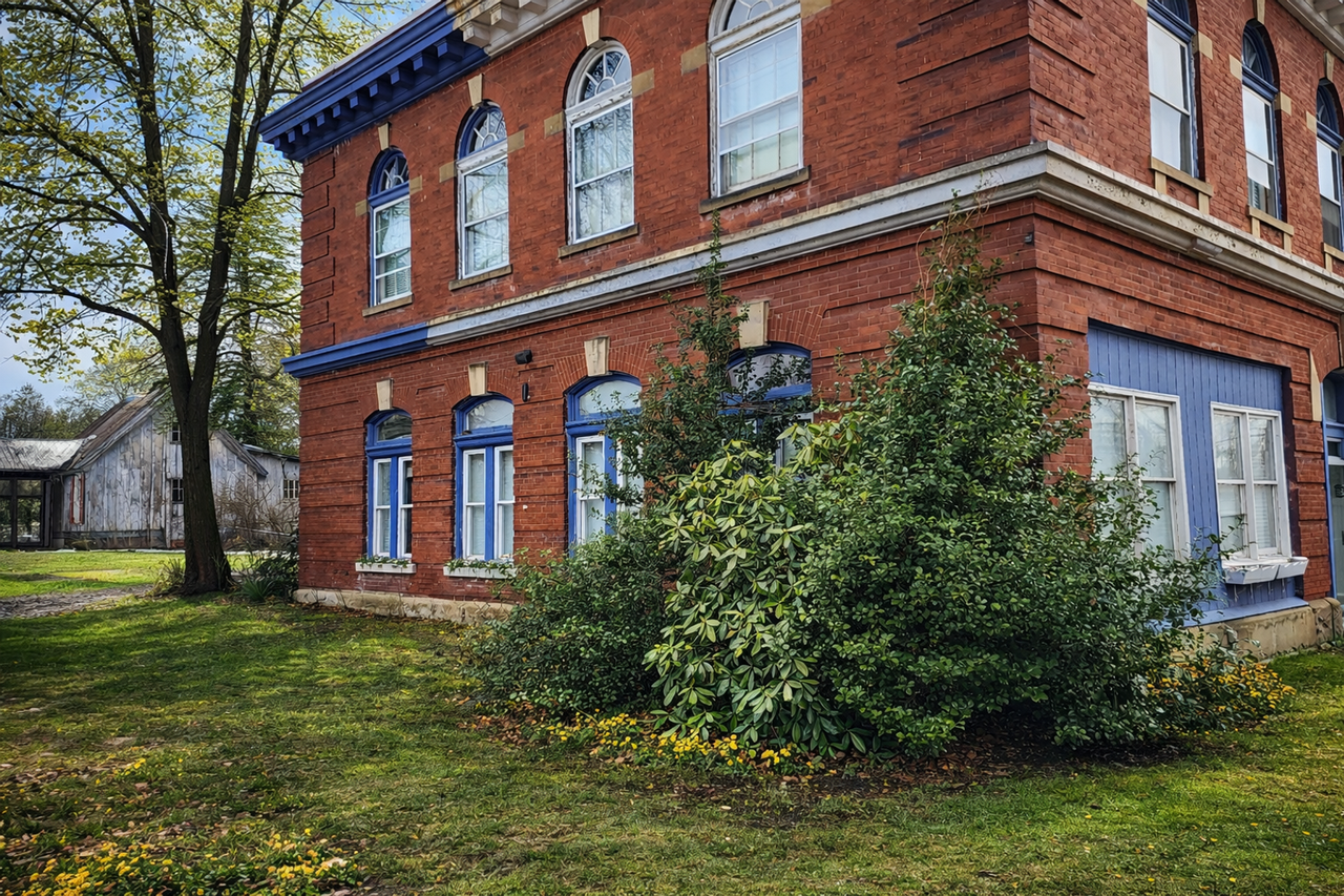 The Village Inn at One Bank Street - Photo 2 of 50