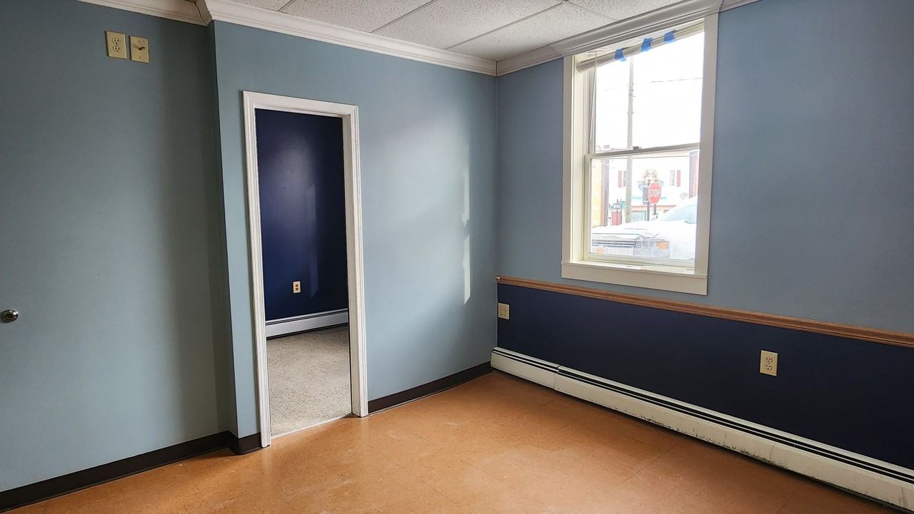 The Village Inn at One Bank Street - Photo 4 of 50