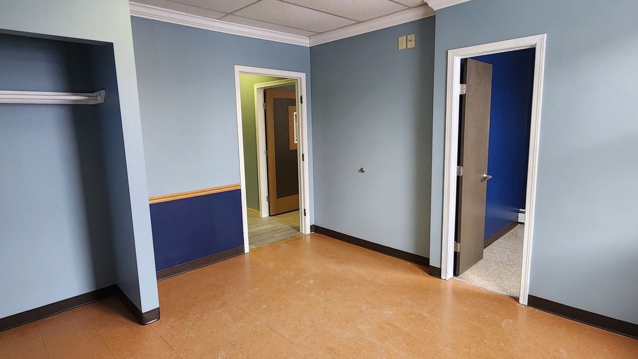 The Village Inn at One Bank Street - Photo 5 of 50