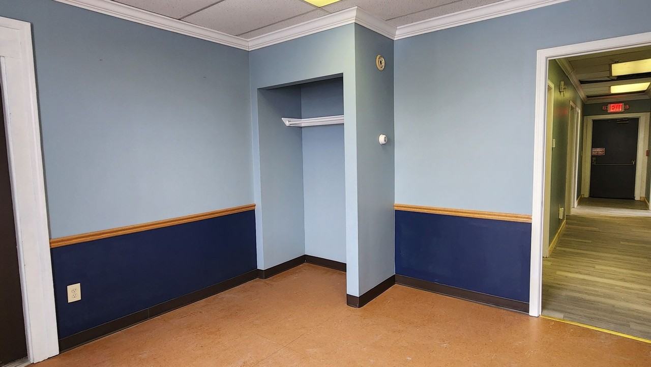 The Village Inn at One Bank Street - Photo 6 of 50