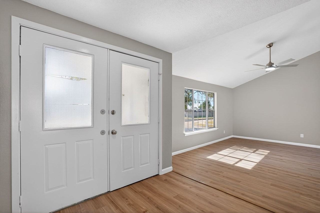 5103 Devon Green Dr - Photo 2 of 30