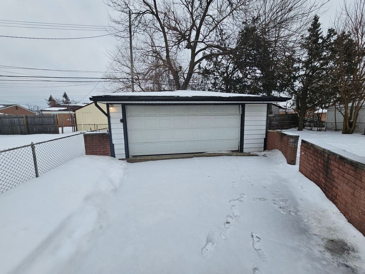 4473 Buchanan Ave - Photo 2 of 18