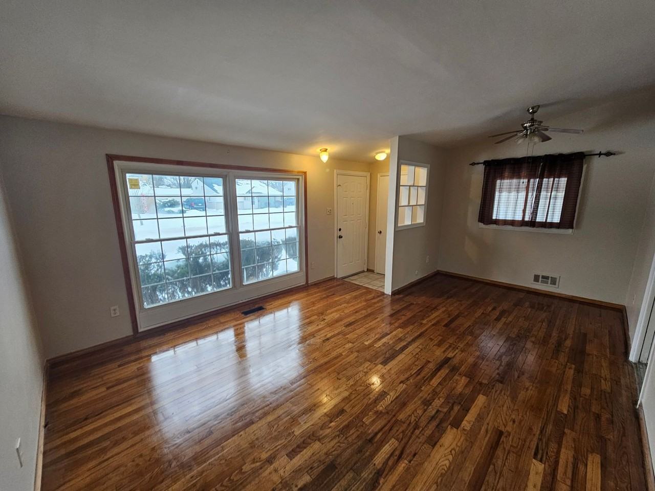 4473 Buchanan Ave - Photo 3 of 18