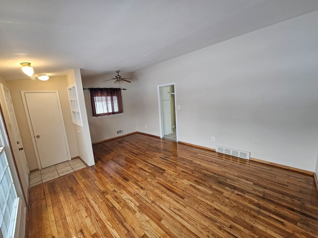 4473 Buchanan Ave - Photo 4 of 18