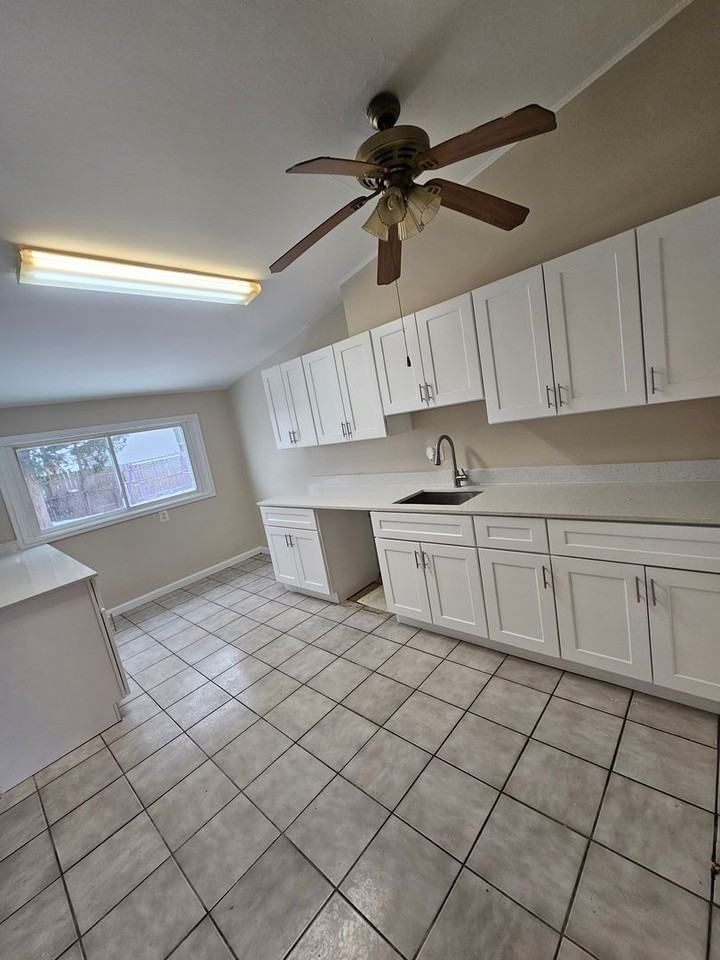 4473 Buchanan Ave - Photo 6 of 18