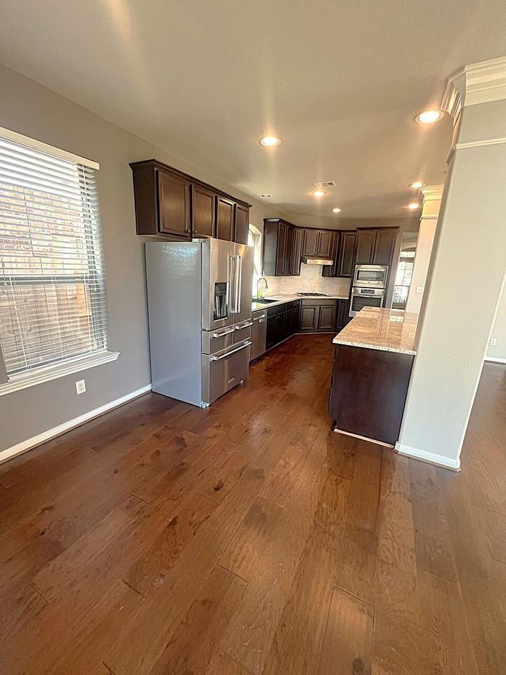 12434 Fossil Point Ln - Photo 7 of 50