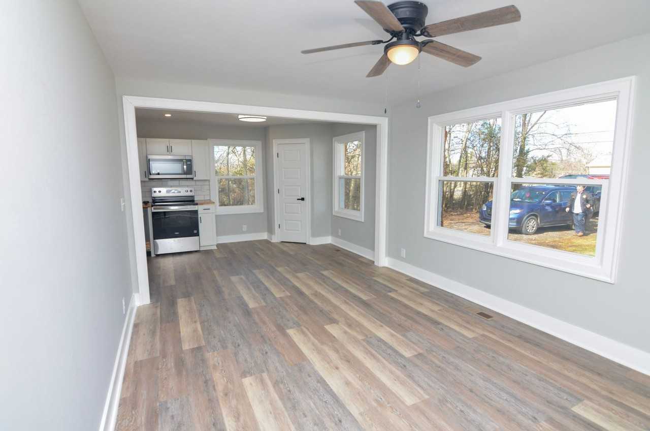 2506 Halls Hill Pike - Photo 3 of 22