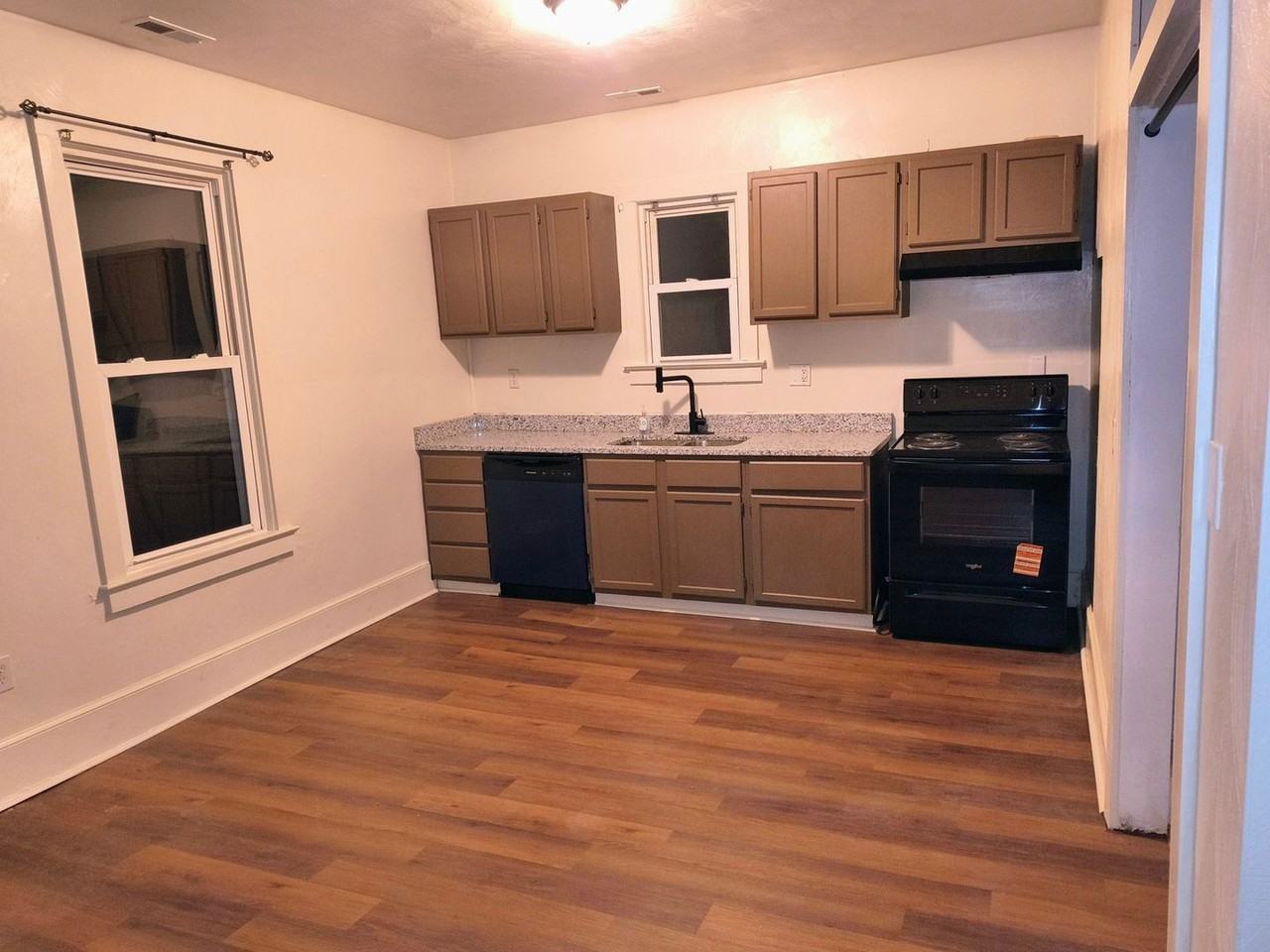 1328 W 37th St - Photo 5 of 14