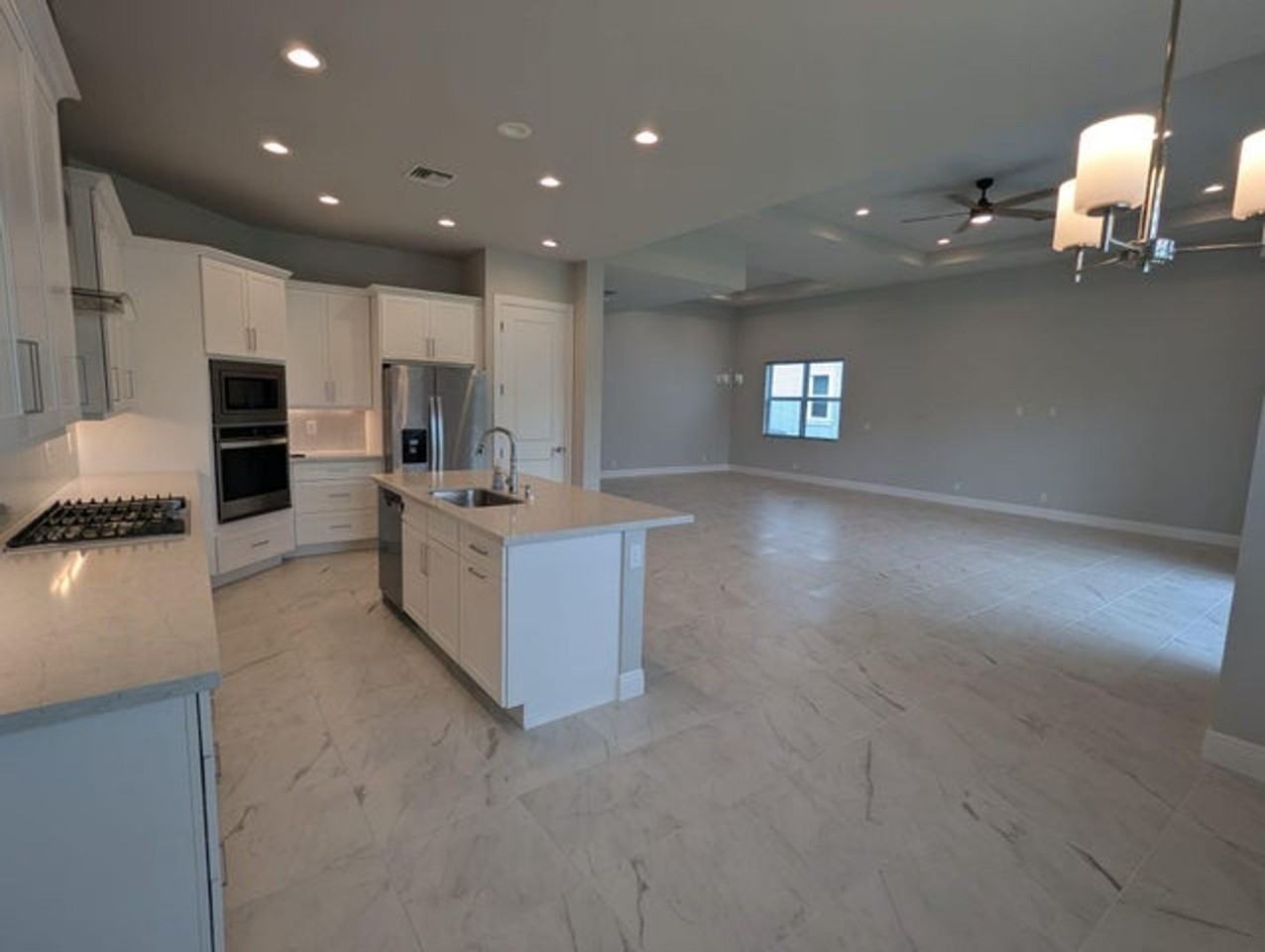 9292 Crestview Cir - Photo 5 of 33